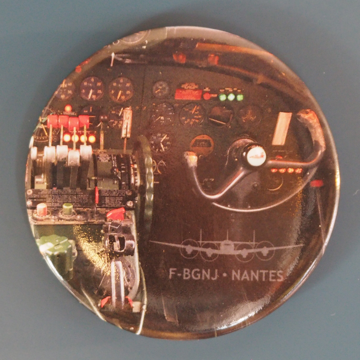 Magnets décapsuleurs F-BGNJ - Cockpit